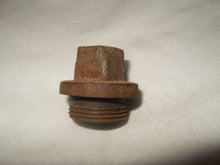 Load image into Gallery viewer, Cushman Scooter - Husky Engine - Oil Cap Plug