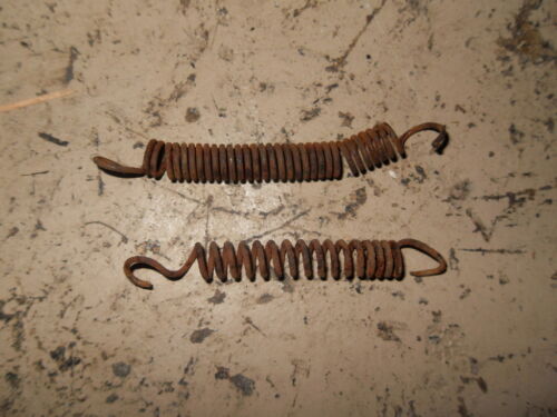 1959 Mitsubishi Silver Pigeon C75 Scooter - Pair of Footpeg Springs